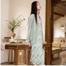 超V会员：xiangying 香影 薄荷曼波吊带连衣裙97元 包邮