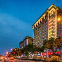 华美达兆瑞酒店(西安钟楼店) 高级双床间 1 晚299元（原价699元）