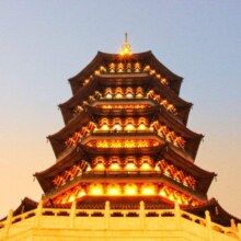 美团 雷峰塔成人票加景区讲解加酒店预约服务原价110.02元 现价49元