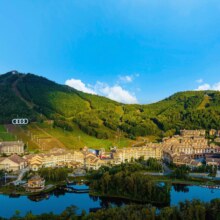 喜来登 长白山万达喜来登度假酒店2晚+机场接送+西景区集散中心接送+2大1小汉拿山温泉+水乐园+2大1小哇酷湖上项目三项（...1299元