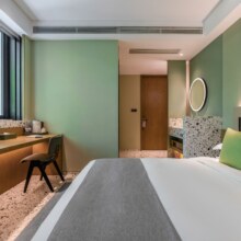 出游低至6.7折！美团 南京夫子庙ARTALLA设计酒店1晚原价689元 现价459元