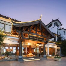 再降价：美团 君亭 丽江古城大水车花马君亭花园酒店2晚+入住礼遇+享免費商务中心+接机（站）或者送机（站）一次+下午茶一次单晚仅269.5元，原价598元现价539元，拍2单1078元，可分开核销，过期退随时退