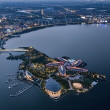 上海滴水湖洲际酒店尊享房双床1晚+早餐2份/天+首轮mini bar1 份+微风大堂吧下午茶(入住当日使用)1份+专享旅拍跟拍礼遇*11188元（原价2088元）