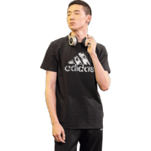京东百亿补贴、plus会员：阿迪达斯 男士短袖T恤48.46元、包邮