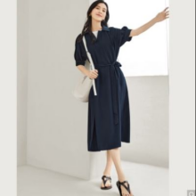 20日10点： 对白 女式V字翻领腰间系带长款连衣裙131元 包邮 （超V价更低）