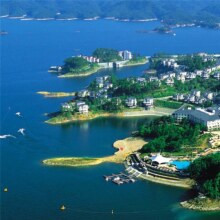 闭眼买：美团 千岛湖开元度假村2大1小别墅房一晚+萌宠乐园+森森运动场原价1274.03元现399