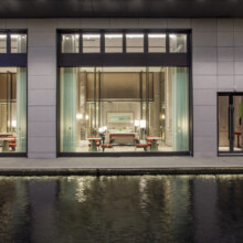 扬州迎宾馆·瘦西湖红园酒店 景观豪华大床房（金可儿床垫＋戴森吹风机） 2 晚(连住)首日双人趣园（红园）套餐*1+迷你吧*1 双人扬州瘦西湖温泉*1+双人旅拍999元（原价2202元）