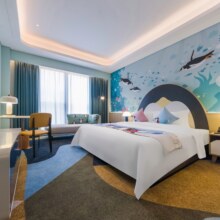 2人超值6.5折！美团 上海金桥海昌企鹅万信酒店1晚+海昌海洋公园冰雪世界班车+双人无限次海昌海洋公园门票原价1088元 现价699元