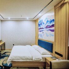 美团 129元住全国 | 周中酒店1晚通兑房券 | 周中畅快住 暑期不加价466元（合116.5元/件）