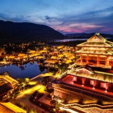 尼山鲁源酒店 主题双床房1晚+尼山鲁源村景区双人门票399元（原价789元）