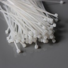 白色4*200MM 50根 尺寸宽2.7毫米 长20厘米透明扎带0.79元