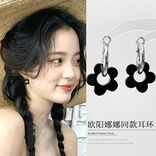半日逅屿 欧阳娜娜同款黑色花朵耳环券后29.99元