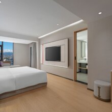 超值6.7折！美团 丽江古城智选假日酒店2晚+24小时大堂自助咖啡+自助洗衣服务原价1656元 现价1099元