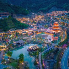 低至3.7折！美团【2店通兑】葛仙村度假区暗香园/仙村客驿双床房1晚+双早+双人葛仙村度假区景区门票+景区观光车原价888元 现价328元