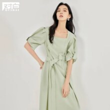 29号10点：对白 2025夏装撞色明线不对称造型感腰带女式方领中长连衣裙122元（有首单礼金，超V会员价格更低）