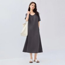 佐丹奴 2025年夏季凉感T恤裙收褶圆领宽松休闲插肩针织连衣裙女款102元
