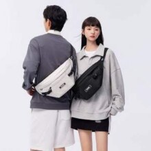 Semir 森马 时尚轻便胸包 两色28.7元包邮（双肩包49元）