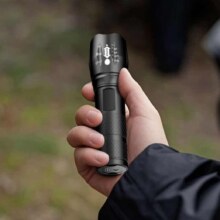 强光变焦伸缩手电筒 中亮200毫安