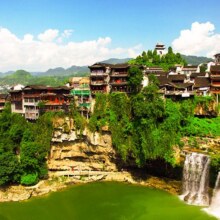美团 5天4晚张家界国家森林公园+张家界天门山+武陵源+芙蓉镇+凤凰古城+矮寨大桥(玻璃栈道)现价790元，原价3129元