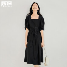 对白 2025夏装撞色明线不对称造型感腰带女式方领中长连衣裙99元（有首单礼金，超V会员价格更低）