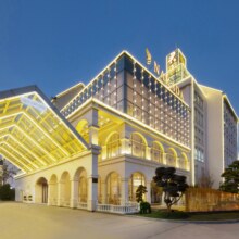 美团 上海君澜度假酒店2晚+迪士尼浦东机场川沙地铁站定点定时班车接送+室内童玩中心