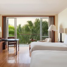 美团 三亚珊瑚湾文华东方酒店2晚+双人海边烧烤自助晚餐1份+欢迎水果+入住首日MiniBar饮品+旅拍30分钟赠送5张电...