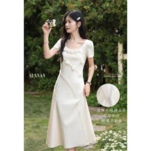 鹿向南 微光晨露法式温柔方领杏色短袖连衣裙女夏季收腰显瘦a字长裙子女