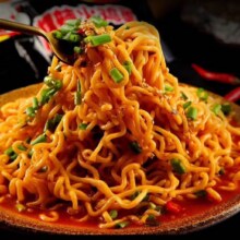 20点：火鸡方便面牛肉面 70g大袋红烧牛肉面一箱10袋4.95元/件包邮（买一送一实付9.9元（赠送主商品）
