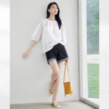 对白 2025夏装莱赛尔轻薄立体绣花女式短袖衬衫微透罩衫吊带两件套79元（有首单礼金，超V会员价格更低）