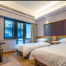 美团 【特价】景区4钻酒店+乌江寨2人门票车票+苗服体验