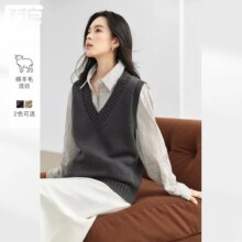 对白 春秋装经典简约大V领坑条纹理宽松保暖女式针织背心92元（有首单礼金，超V会员价格更低）