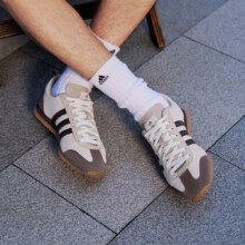8日0点、88VIP：adidas 阿迪达斯 冰淇淋T头鞋 VS JOG 2.0复古薄底运动鞋 男女同款239元包邮