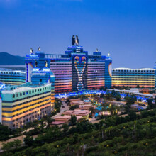 珠海长隆企鹅酒店 2天1晚 无限畅玩海洋王国/飞船乐园 可选长隆秀 国庆周末适用1098元