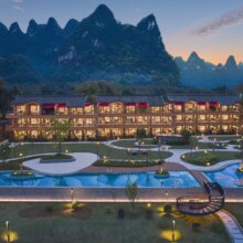 美团 希尔顿花园酒店 桂林阳朔腾昇希尔顿花园酒店1晚+精美旅拍+露营体验+手工古法拓印体验+提前订免升+桂·印”双人下午茶原价998元，现价仅799元