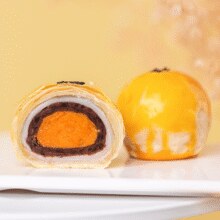 新鲜烘焙才更美味！轩妈 蛋黄酥 40g*4枚*2袋￥21.09 5.3折