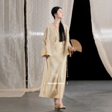 三彩 月隐黄昏 2025秋季款缎面吊带裙斜裁长裙内搭C142元（超V会员价，有首单礼金价格更低）