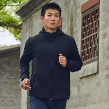 迪卡侬 男士加绒防风连帽夹克、限黑色98.91元、包邮