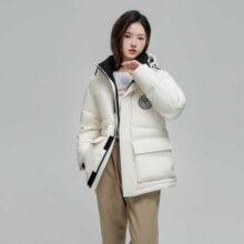 需首单礼金、超V会员：snow flying 雪中飞 连帽高质感软标装饰工装中性短款羽绒服148元包邮