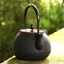 日本原装进口！鶴壽堂 纯手工无涂层铸铁茶壶1400mL￥804.31