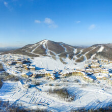 15号20点：长白山万达13店3晚连住+雪季权益+踏雪徒步/酒店正餐2选12799元