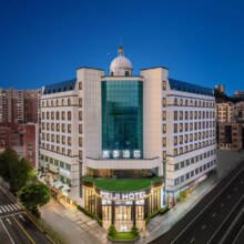 美团 【499连住2晚多店通兑】格兰云天·阅酒店+悦霁轻居+美季+豪派特华美达+乐安居国际+豪盛+蓝谷森林酒店多店通兑两晚499元（合249.5元/晚）