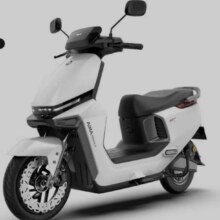 需领券:爱玛引擎A7极速版电动摩托车72V25Ah石墨烯铅酸电池强动力长续航年度旗舰智能神车电瓶车 冰晶白4553元（晒单后4533元）