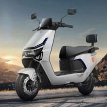 雅迪【王鹤棣推荐】冠能T35-M劲享版电动摩托车 男女通用通勤代步长续航摩托车智能电动车【门店自提】 颜色到店自选3699元