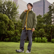 adidas阿迪达斯 轻运动 拒水休闲梭织连帽夹克外套 男女同款233.87元(需领券、需凑单)