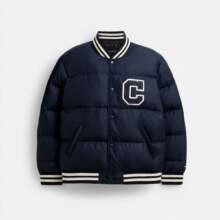 COACH 蔻驰 男款VARSITY按扣羽绒服夹克外套 规格信息未提供具体型号，仅保留品牌与商品名称 
输出: COACH 蔻驰 男款VARSITY按扣羽绒服夹克外套