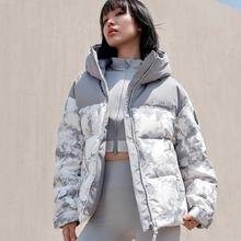 波司登 羽绒服女短款连帽涂鸦外套