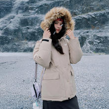 new balance 女款防泼水户外保暖鸭绒羽绒服 AWJ53381