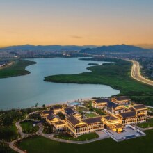 美团 君澜·飞龙山庄2晚+恒温泳池+健身房畅享+智趣成长乐园双人体验+欢迎水果+旅拍体验1份+宋韵主题双人下午茶一套