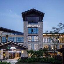美团 千岛湖鸿廷国际酒店 中心湖区店 2晚含双人中餐/晚餐二选一*2 随时退