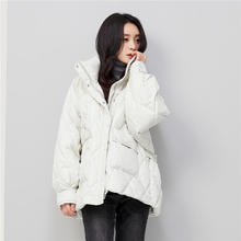 雪中飞 羽绒服秋冬款四层锁绒设计保暖大翻领短款羽绒服女 清仓